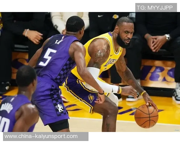 老詹是否该放弃背靠背比赛以保护身体女主持分析其对数据的执念